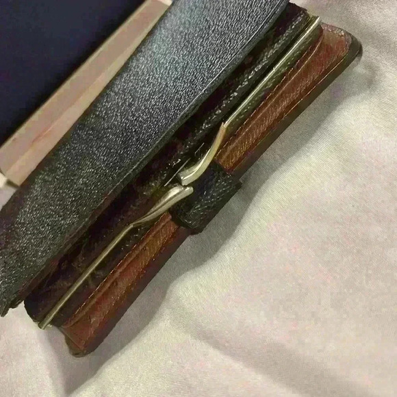 Louis Vuitton Kiss Lock Wallet - Picture 12 of 15